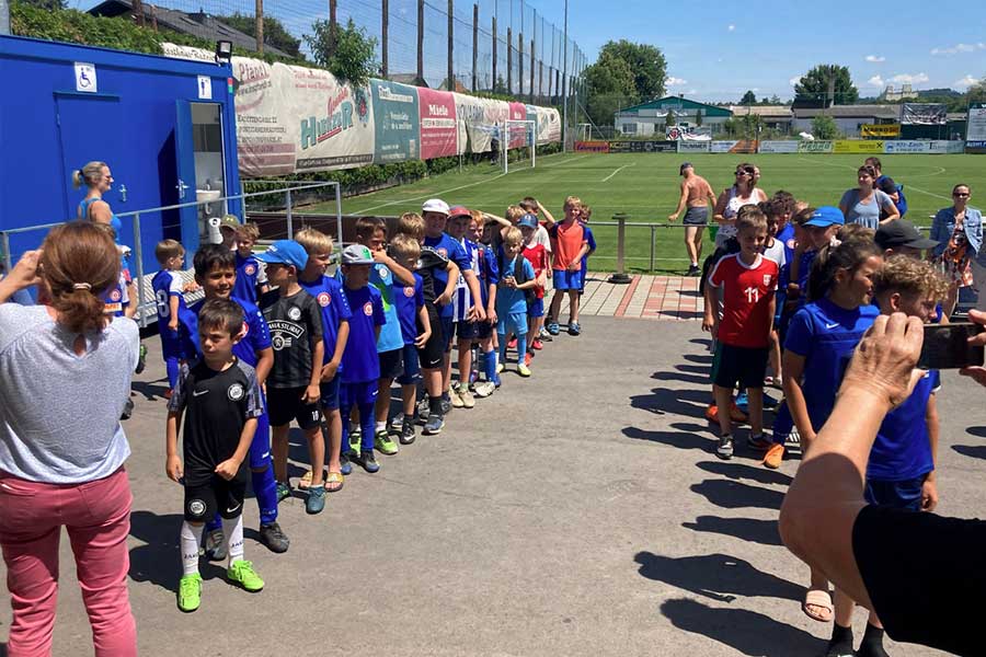 In Reih und Glied beim SV Liebenau - Fussball Verein für Kinder, Jugend und Kampfmannschaften in Graz